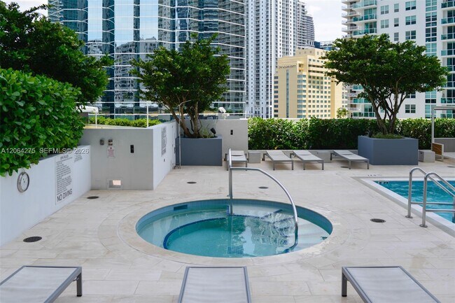 Building Photo - 1300 Brickell Bay Dr
