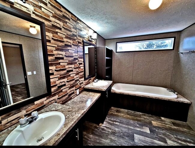 Building Photo - 105 High St