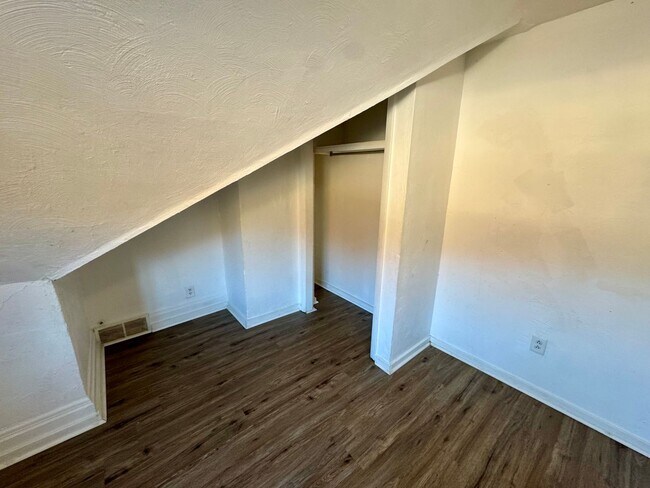 Building Photo - 2903 Stayton St