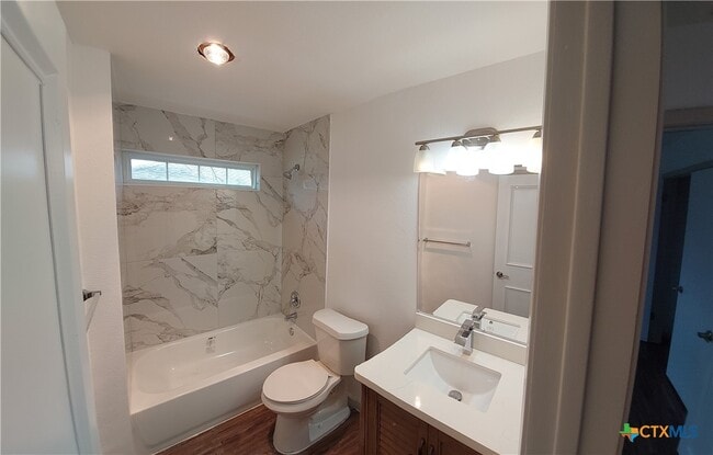 Building Photo - 1706 Creek Bend Cir