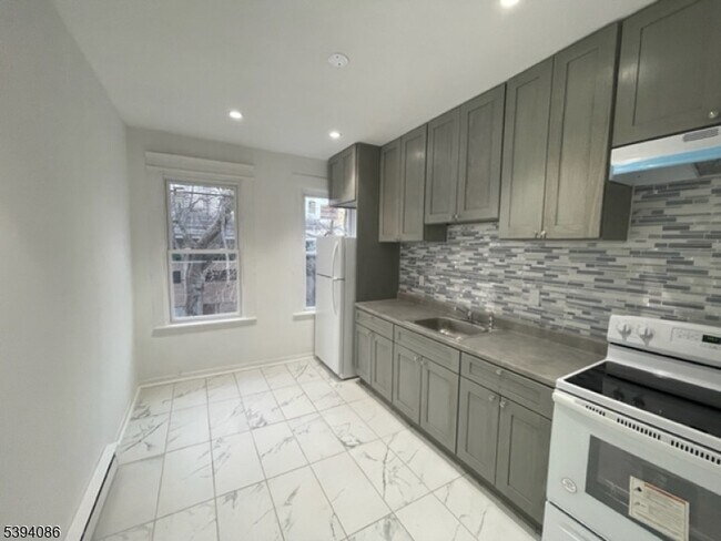 Building Photo - 205 N Clinton St