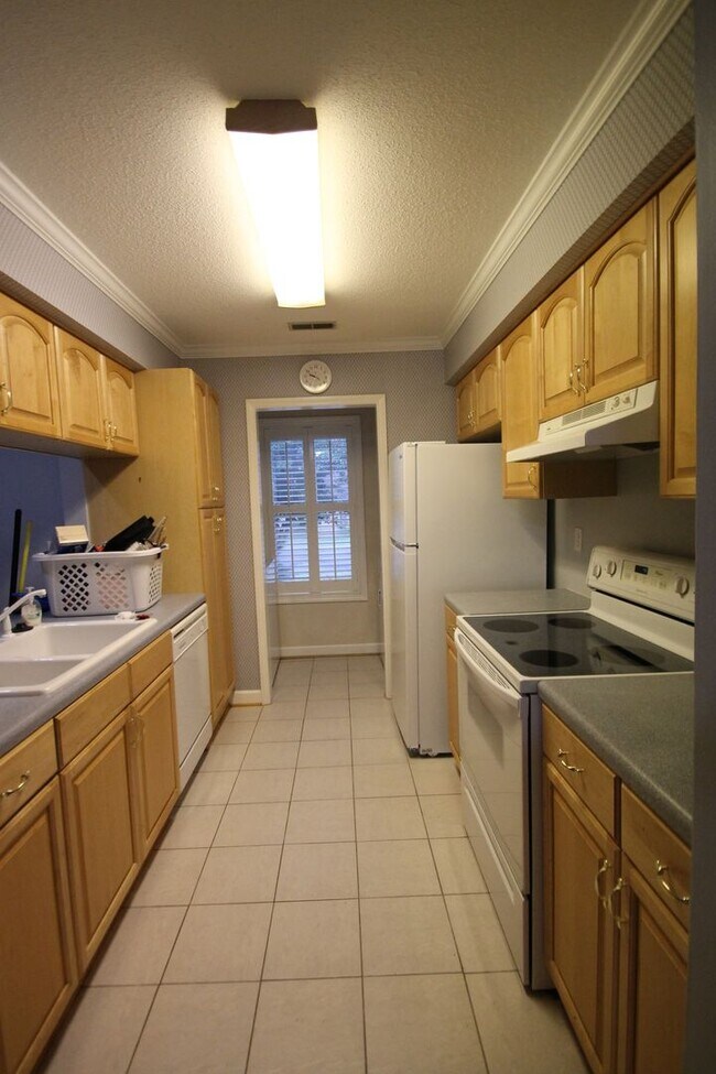Building Photo - 806 Beech Dr