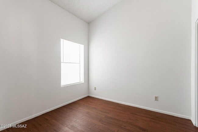 Building Photo - 1698 W Park Wood Ln