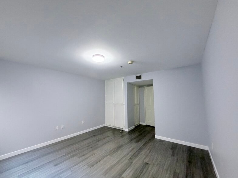 Building Photo - 4501 Cedros Ave