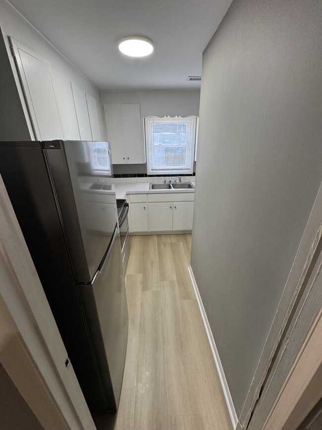 Building Photo - 102 Aqua Ct