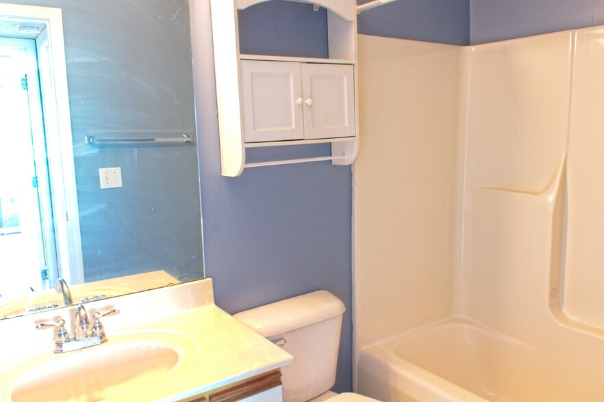 Building Photo - 2269 Essex Dr