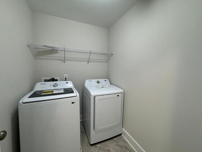 Building Photo - 824 Pryor St