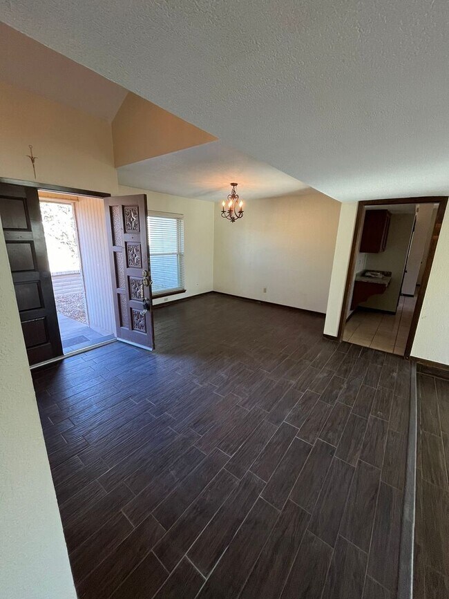 Building Photo - Beautiful 1-story southwestern-style home in west El Paso