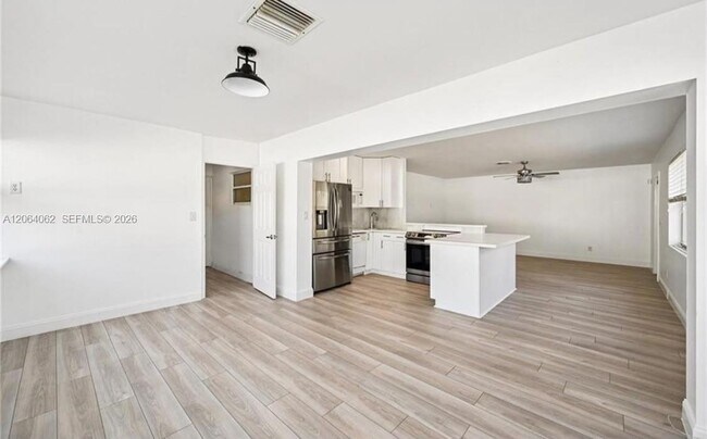 Building Photo - 86 N El Mar Dr