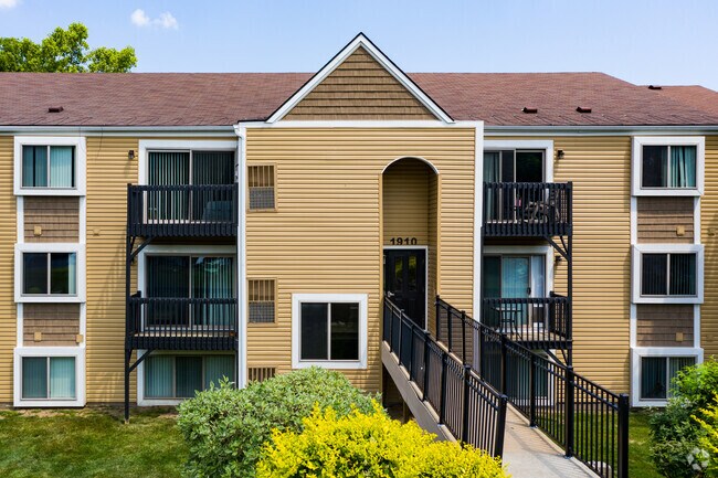 Building Photo - Manchester West