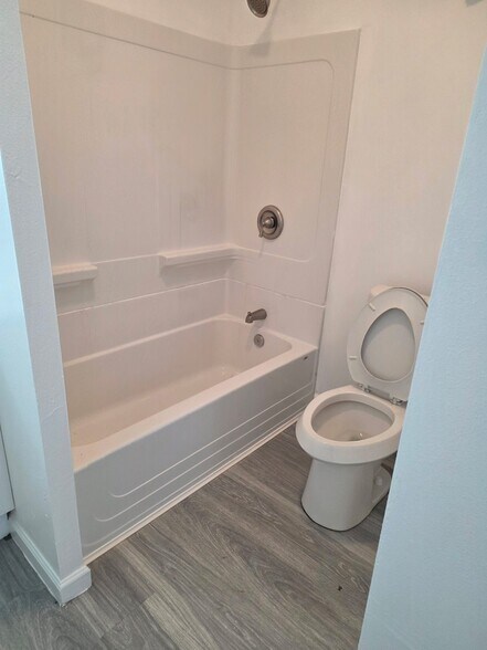 Building Photo - 1844 Line Ave