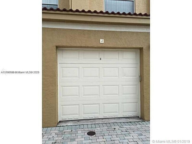 Building Photo - 761 N Pine Island Rd