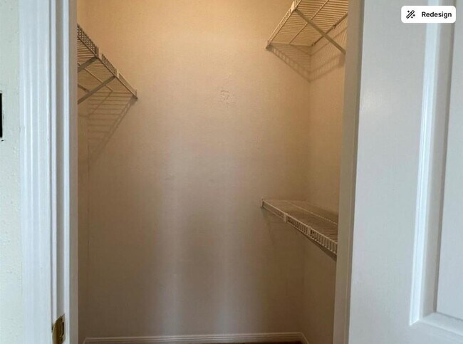 Building Photo - 2826 S Bartell Dr