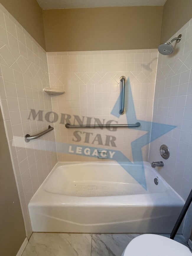 Building Photo - Roadrunner area! LOVELY two bedroom home.