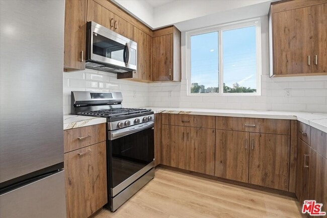 Building Photo - 1820 Prosser Ave