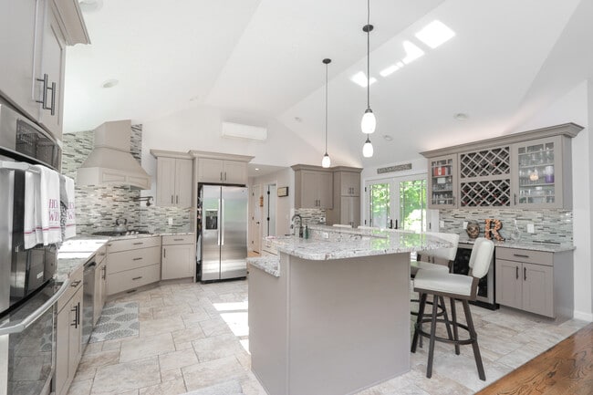 Building Photo - 22 Allen St