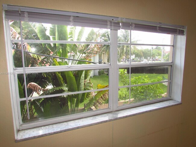 Building Photo - 5100 SW 41st St