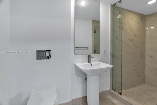 Building Photo - 801 S Miami Ave