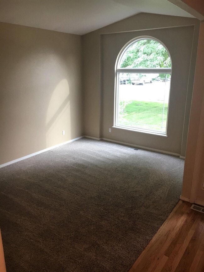 Building Photo - 2144 N Fastwater Ave