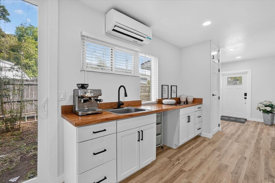 Building Photo - 8778 Waterfront Terrace