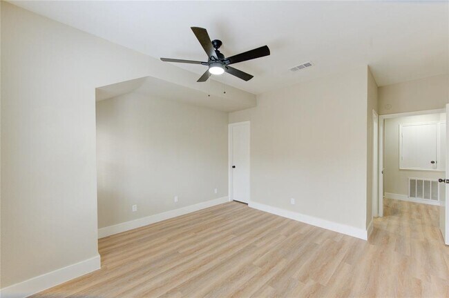 Building Photo - 1103 Dulles Ave