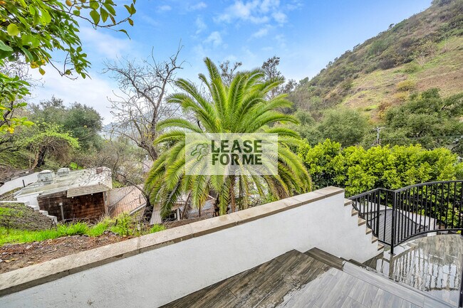 Building Photo - 9848 Portola Dr