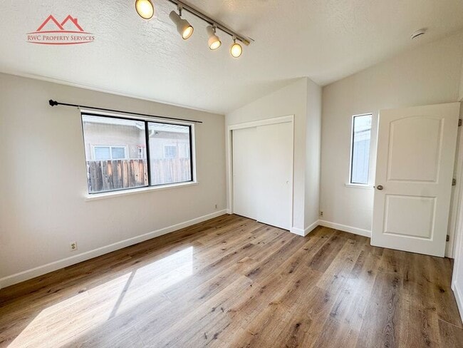 Building Photo - 18731 Hanna Dr