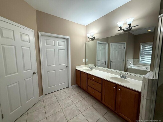 Building Photo - 635 Marsh tree St