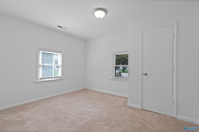 Building Photo - 409 McCullough Ave NE