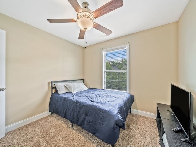 Building Photo - 543 Woodtrace Dr