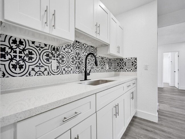 Building Photo - 940 SW 28th St