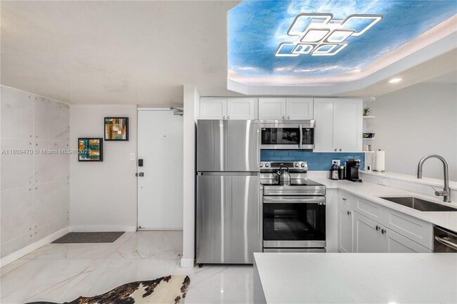 Building Photo - 465 Ocean Dr