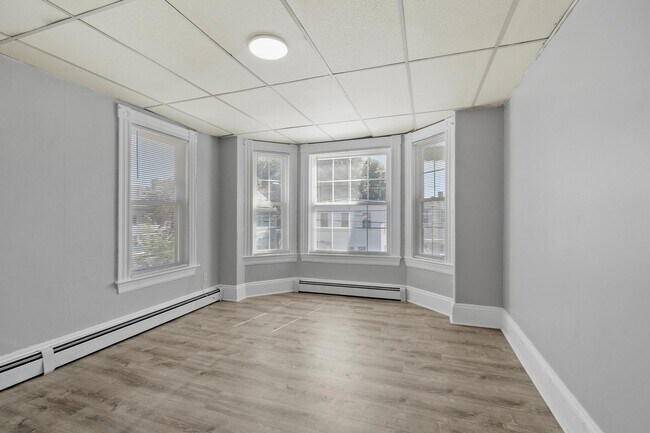 Building Photo - 140 Bailey St
