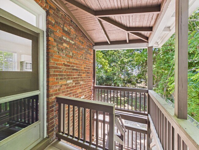 Building Photo - 1703 Oakdale Ave