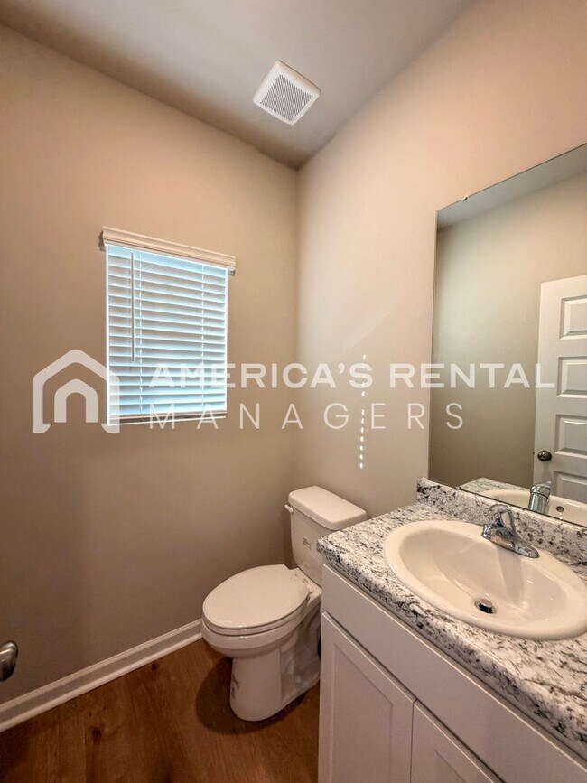 Building Photo - Spacious 4-Bedroom Home with Upstairs Loft!