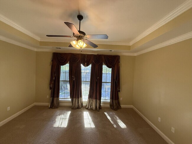 Building Photo - Charming 3 Bedroom Home in Willowbrook Subdivision!