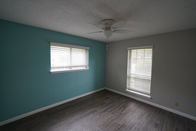 Building Photo - Updated home in established Schertz Neighb...
