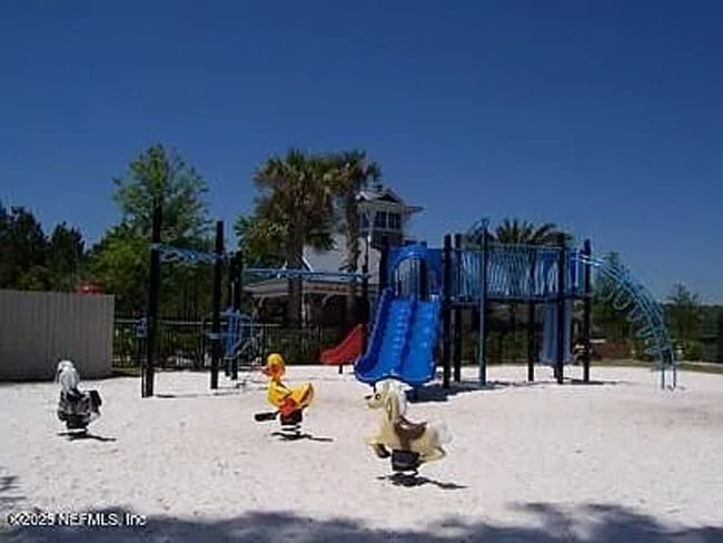 Building Photo - 6 Bedrooms 4 Bathroom 1672 Hammock Grove Lane