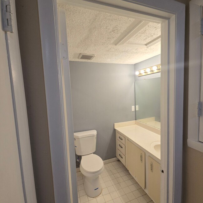 Building Photo - 360 Aquarius Dr