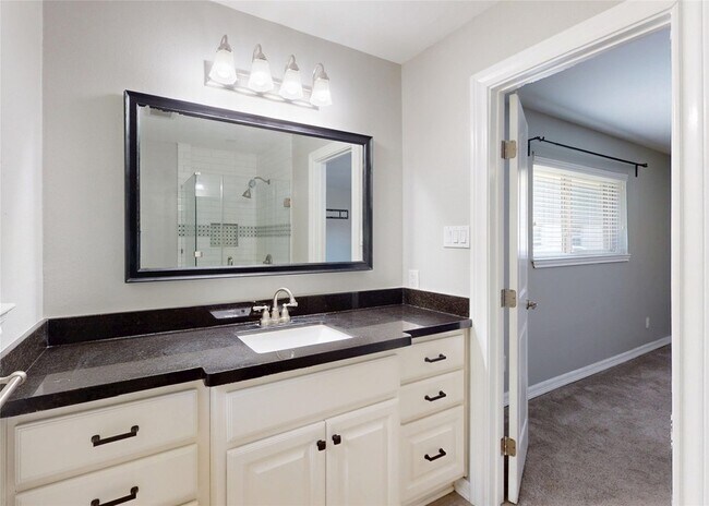 Building Photo - 5850 Braesheather Dr