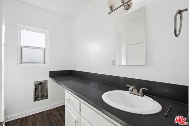 Building Photo - 8924 Van Nuys Blvd