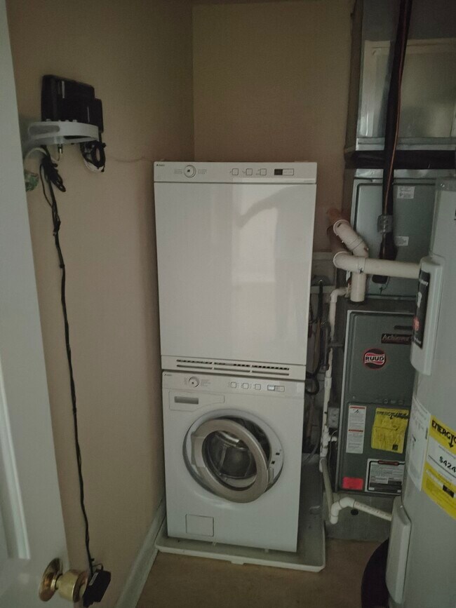 Building Photo - 13 E State St