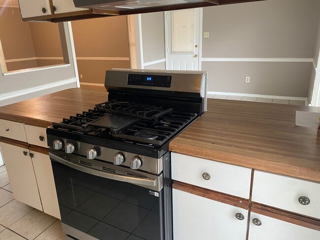 Building Photo - COMING SOON!! Spacious 3-Bedroom, 2-Bath Home in Horn Lake – Only $1,550/Month!