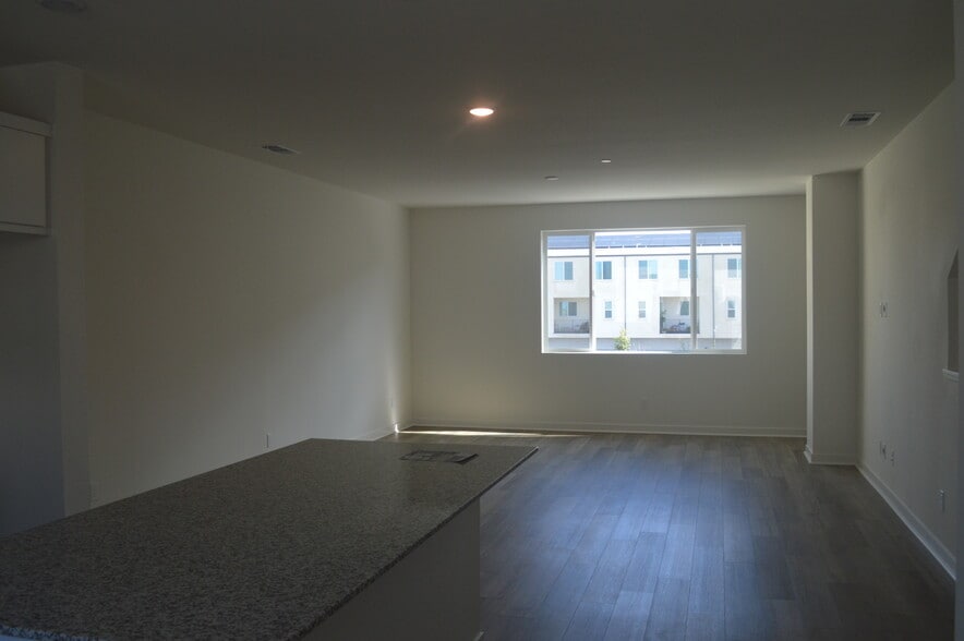 Building Photo - 5202 Sunset Wave Dr