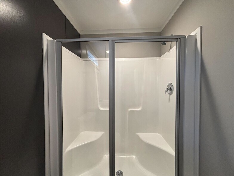 Building Photo - 116 E Semands St