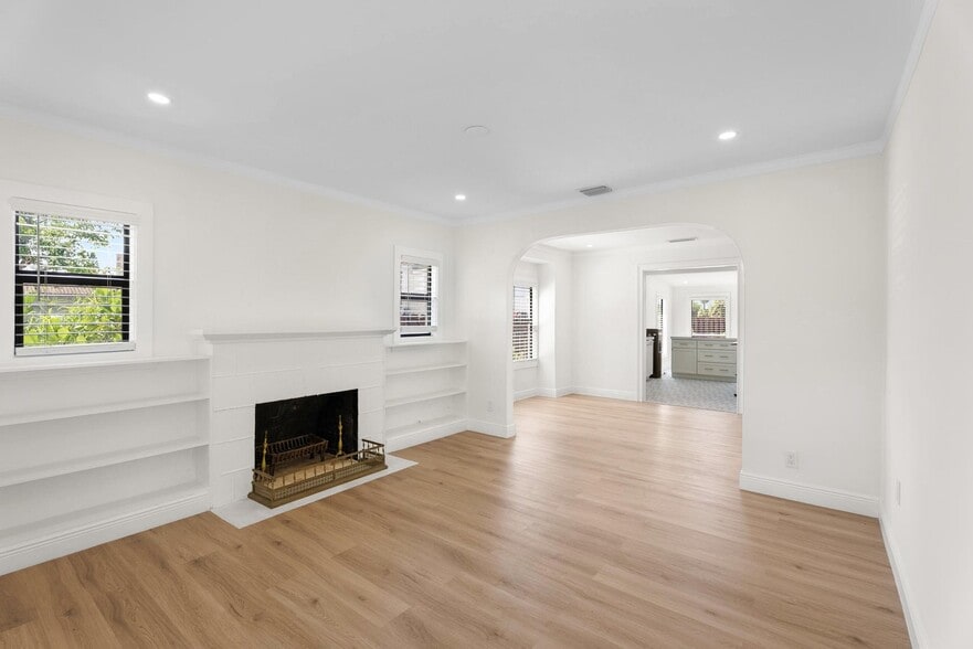 Building Photo - 517 55th St