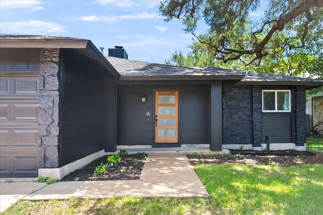 Building Photo - 3803 Alexandria Dr