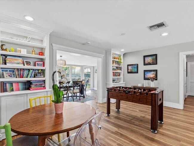 Building Photo - 2648 NE 26th Ave