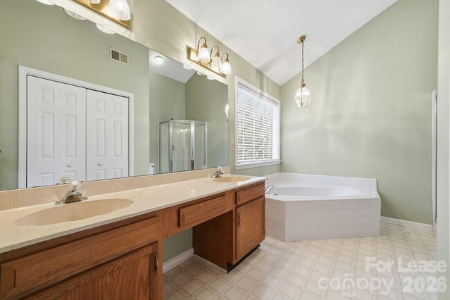 Building Photo - 2717 Bathgate Ln