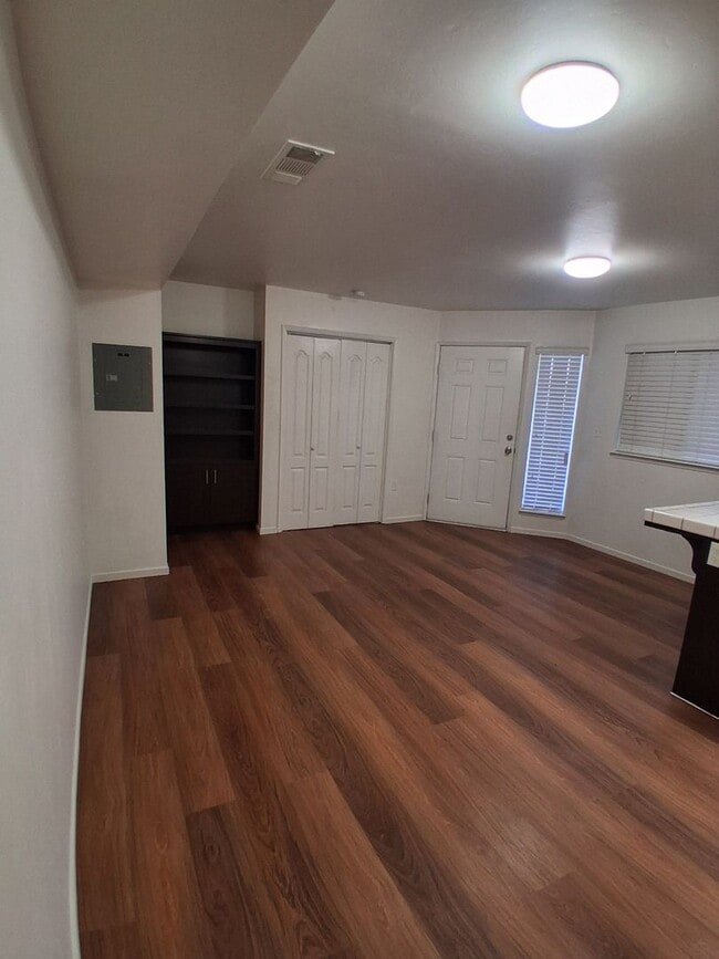 Building Photo - Great Condo for Rent!